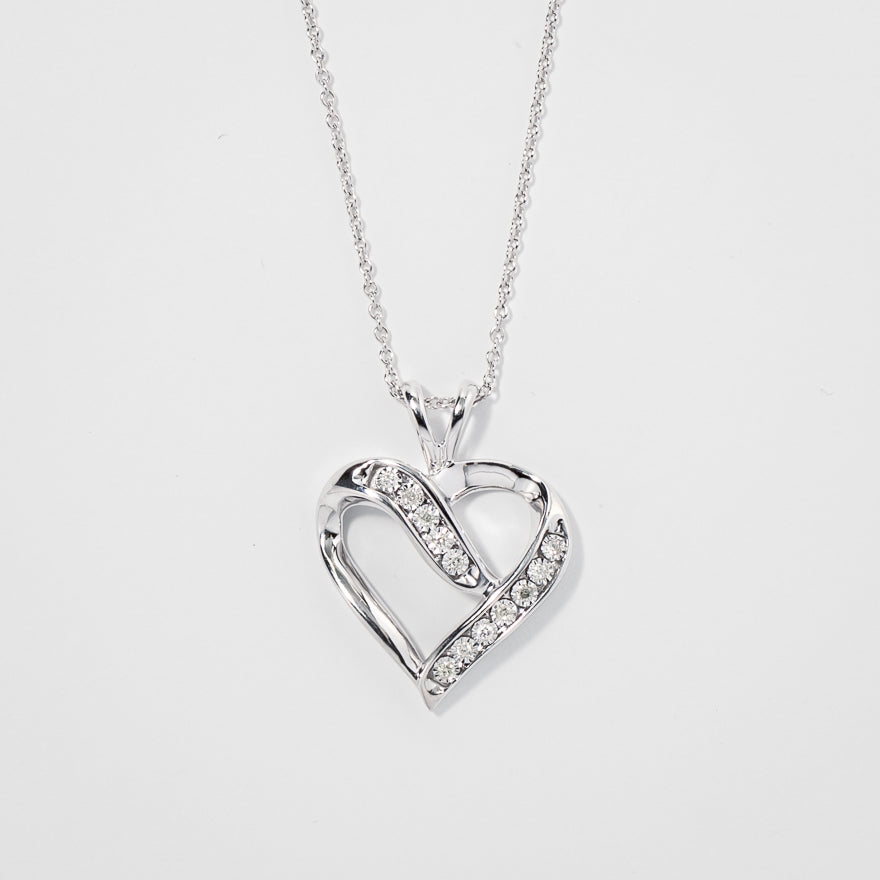10k white gold diamond heart necklace