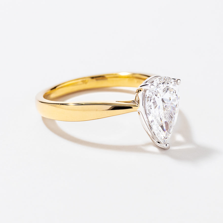 Lab Grown Pear Cut Diamond Engagement Ring in 14K Yellow Gold (1.50 ct tw)