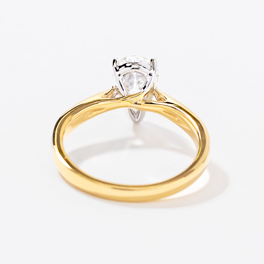 Lab Grown Pear Cut Diamond Engagement Ring in 14K Yellow Gold (1.50 ct tw)