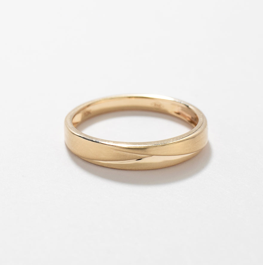 Men s Ring in 10K Yellow Gold