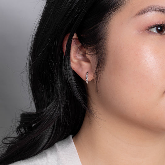 10K White Gold Hoop Earrings With Diamond Cut Pattern