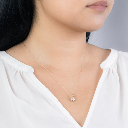 Diamond Cluster Pendant Necklace in 10K Yellow and White Gold (0.07ct tw)