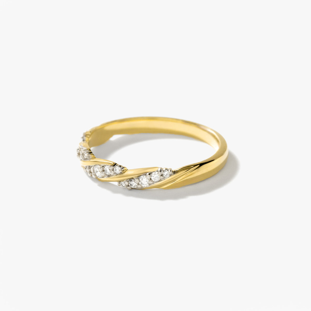 Diamond Twist Anniversary Ring in 14K Yellow Gold (0.15ct tw)