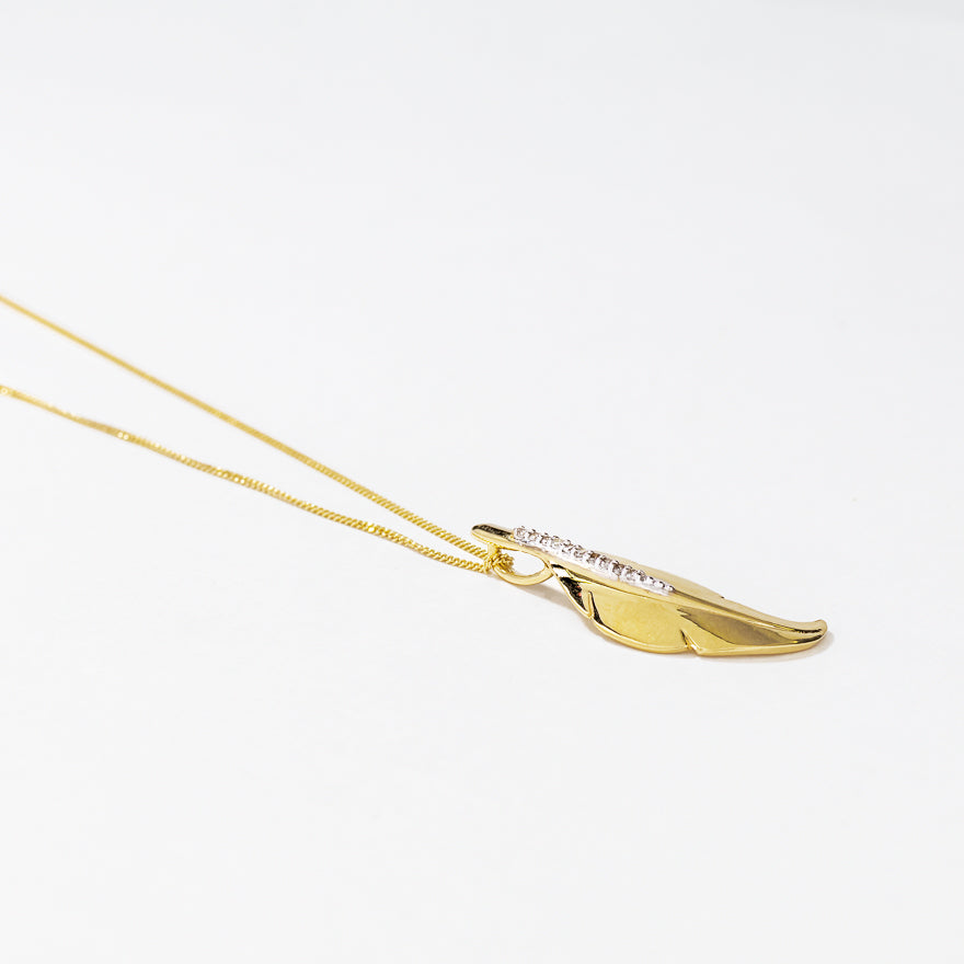 Diamond Feather Necklace in 10K Yellow Gold (0.04 ct tw)