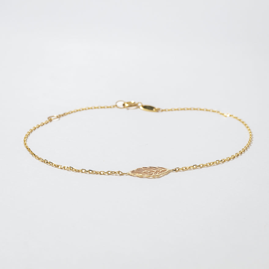 Leaf Charm Bracelet in 10K Yellow Gold – Ann-Louise Jewellers