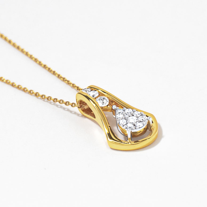 Diamond Cluster Necklace in 10K Yellow and White Gold (0.25 ct tw)