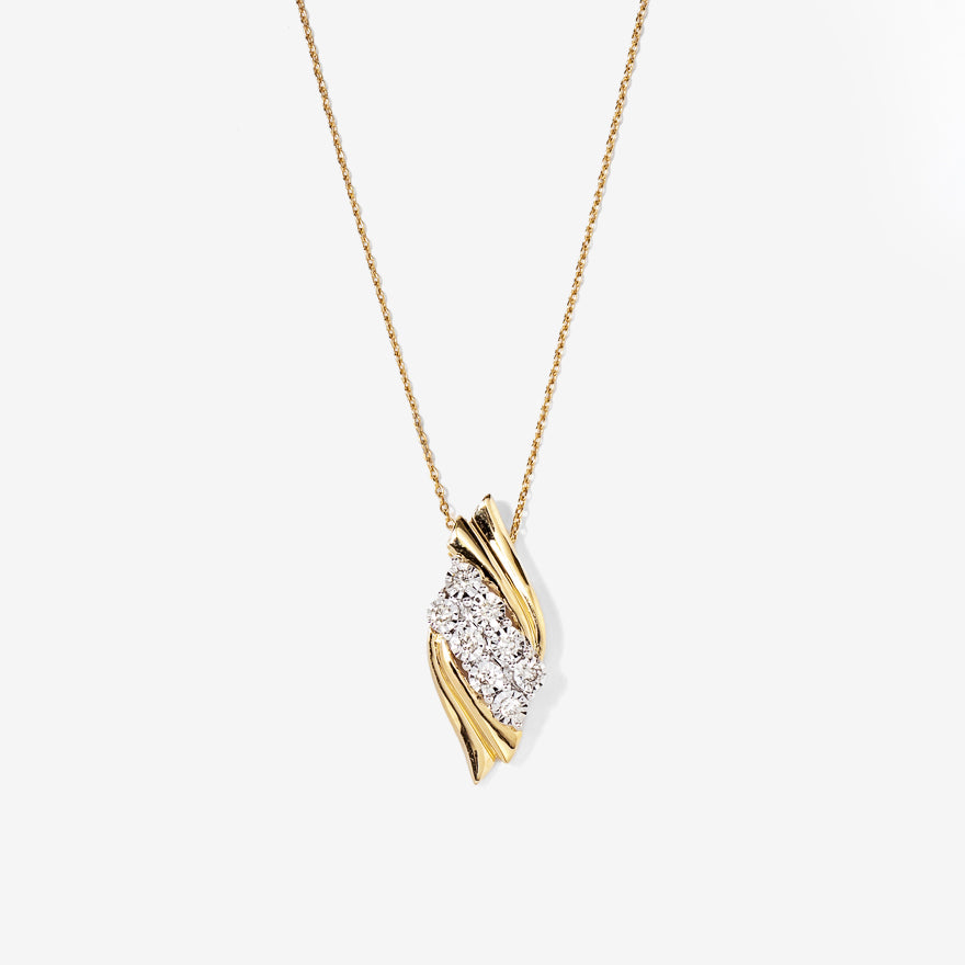 Diamond Cluster Pendant in 10K Yellow Gold (0.25 ct tw)