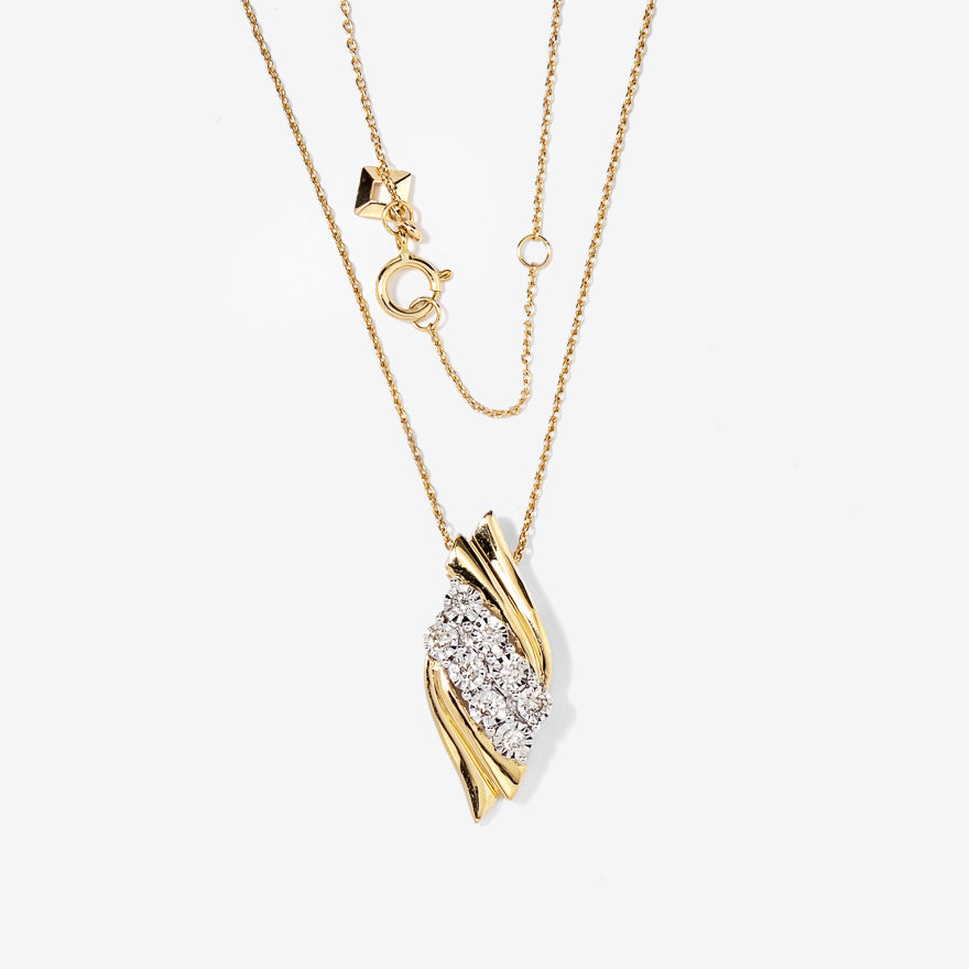 Diamond Cluster Pendant in 10K Yellow Gold (0.25 ct tw)