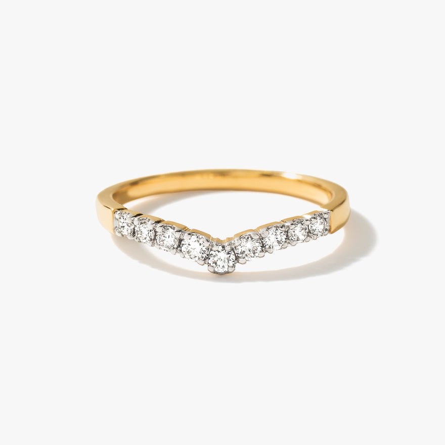 V Shape Diamond Wedding Band in 14K Yellow Gold (0.25 ct tw)