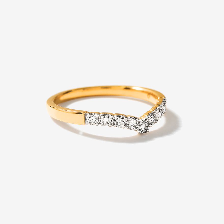 V Shape Diamond Wedding Band in 14K Yellow Gold (0.25 ct tw)