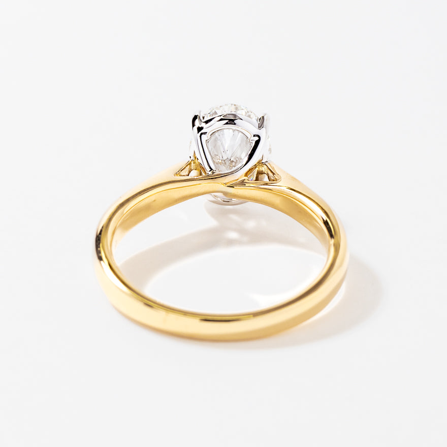 Lab Grown Oval Cut Diamond Engagement Ring in 14K Yellow Gold (2.00 ct tw)