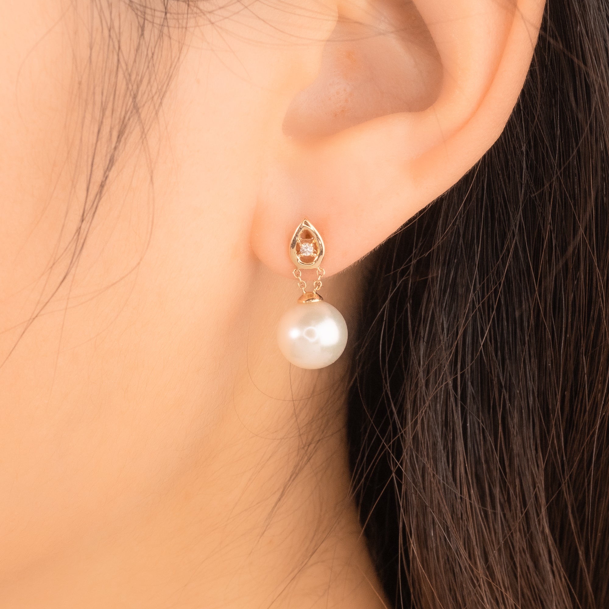 Pearl Dangle Earrings in 10K Yellow Gold