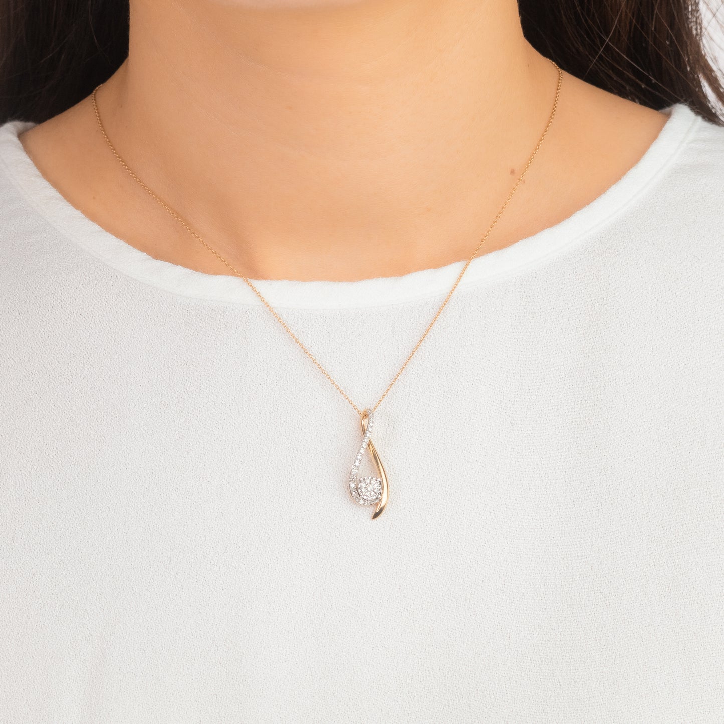 Diamond Cluster Necklace in 10K Yellow and White Gold (0.13 ct tw)