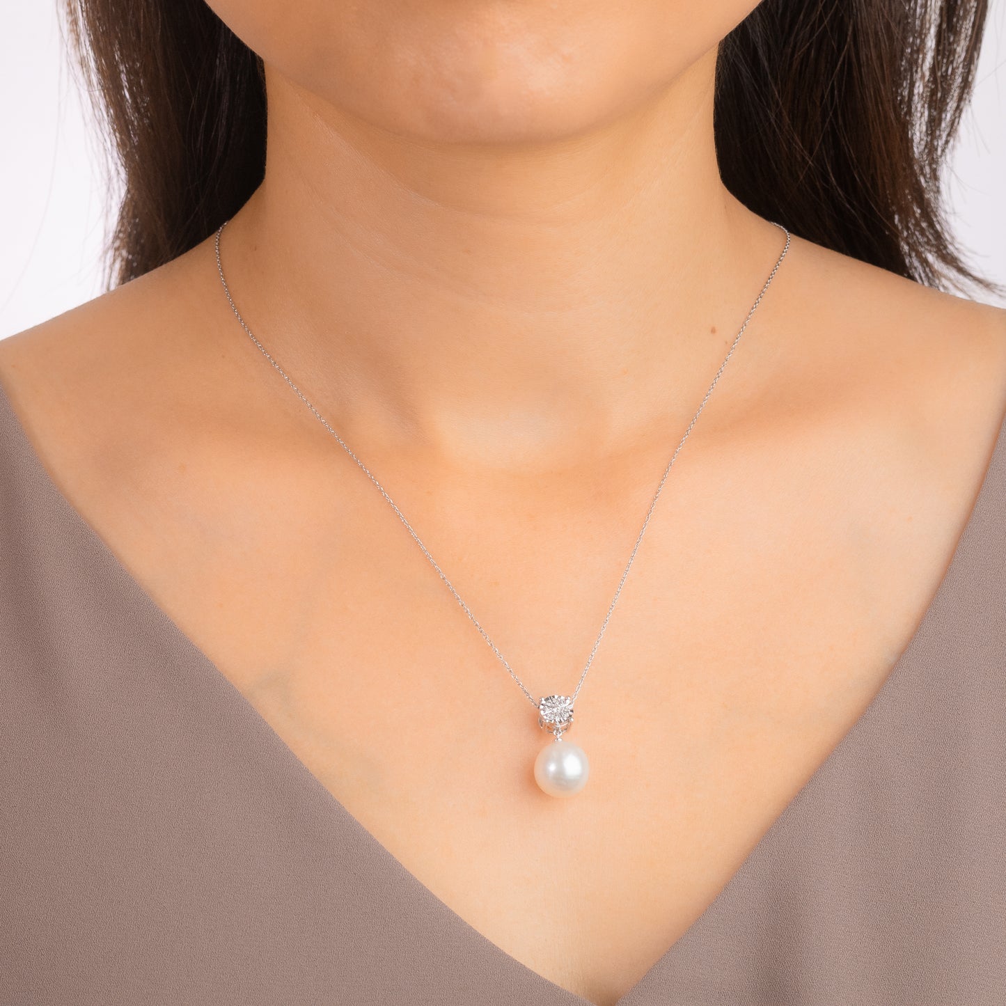 Pearl Necklace in 10K White Gold