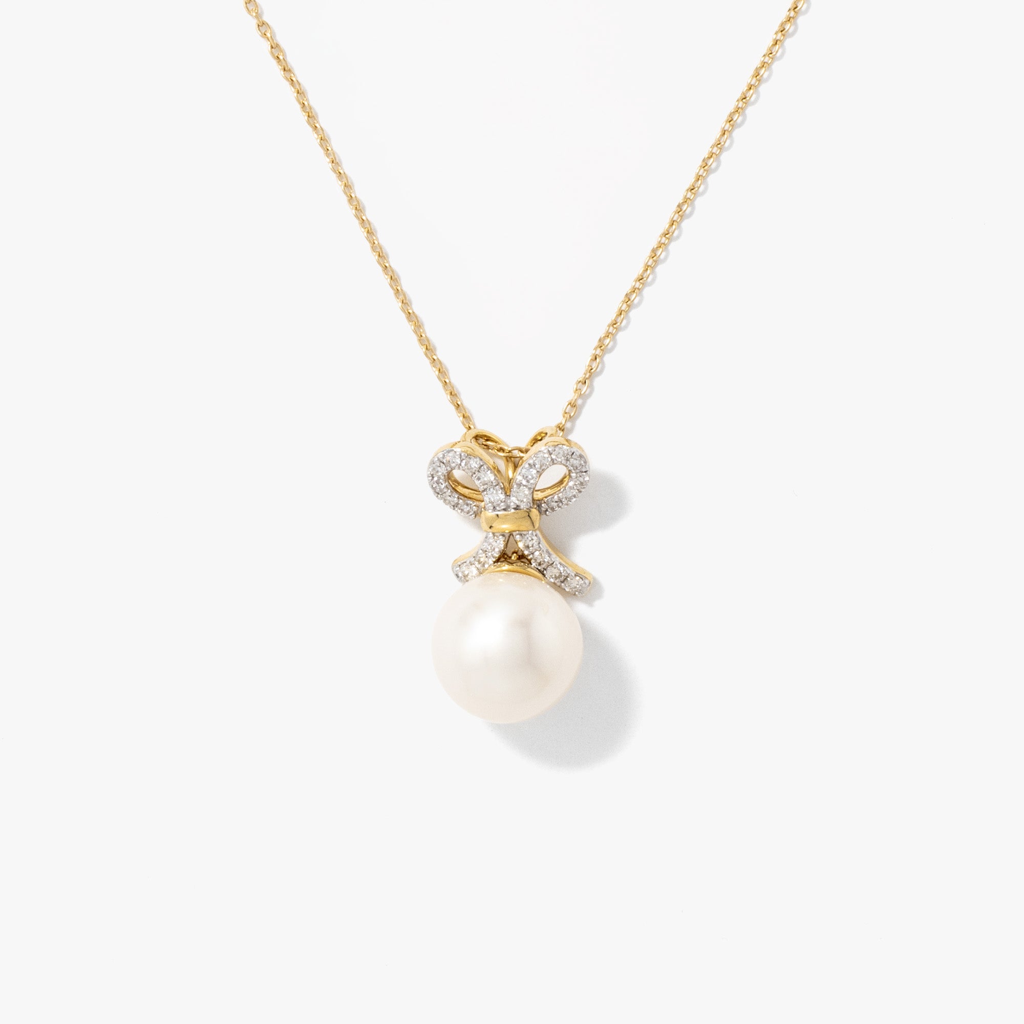 Pearl Necklace in 10K Yellow Gold