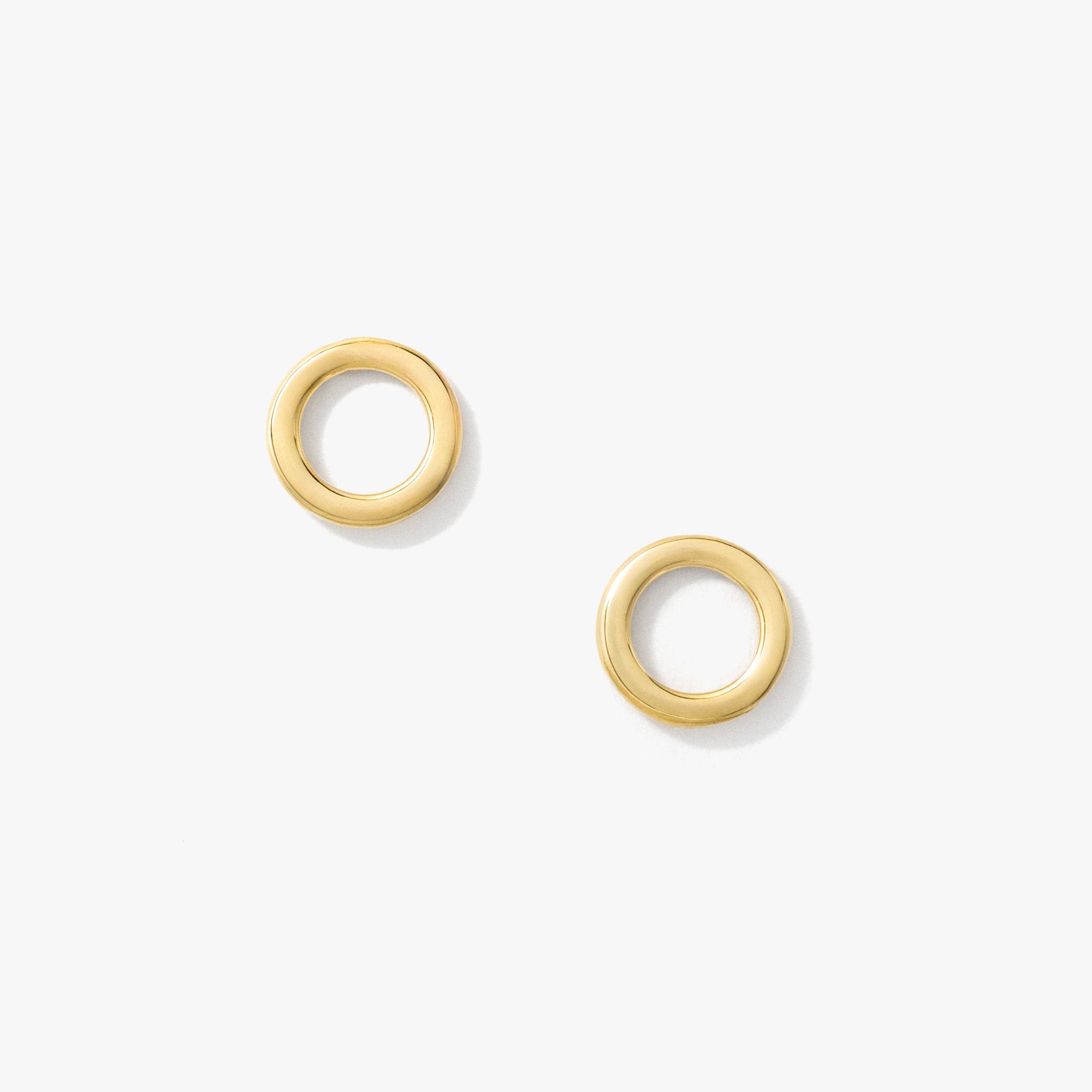 Circle Stud Earrings in 10K Yellow Gold