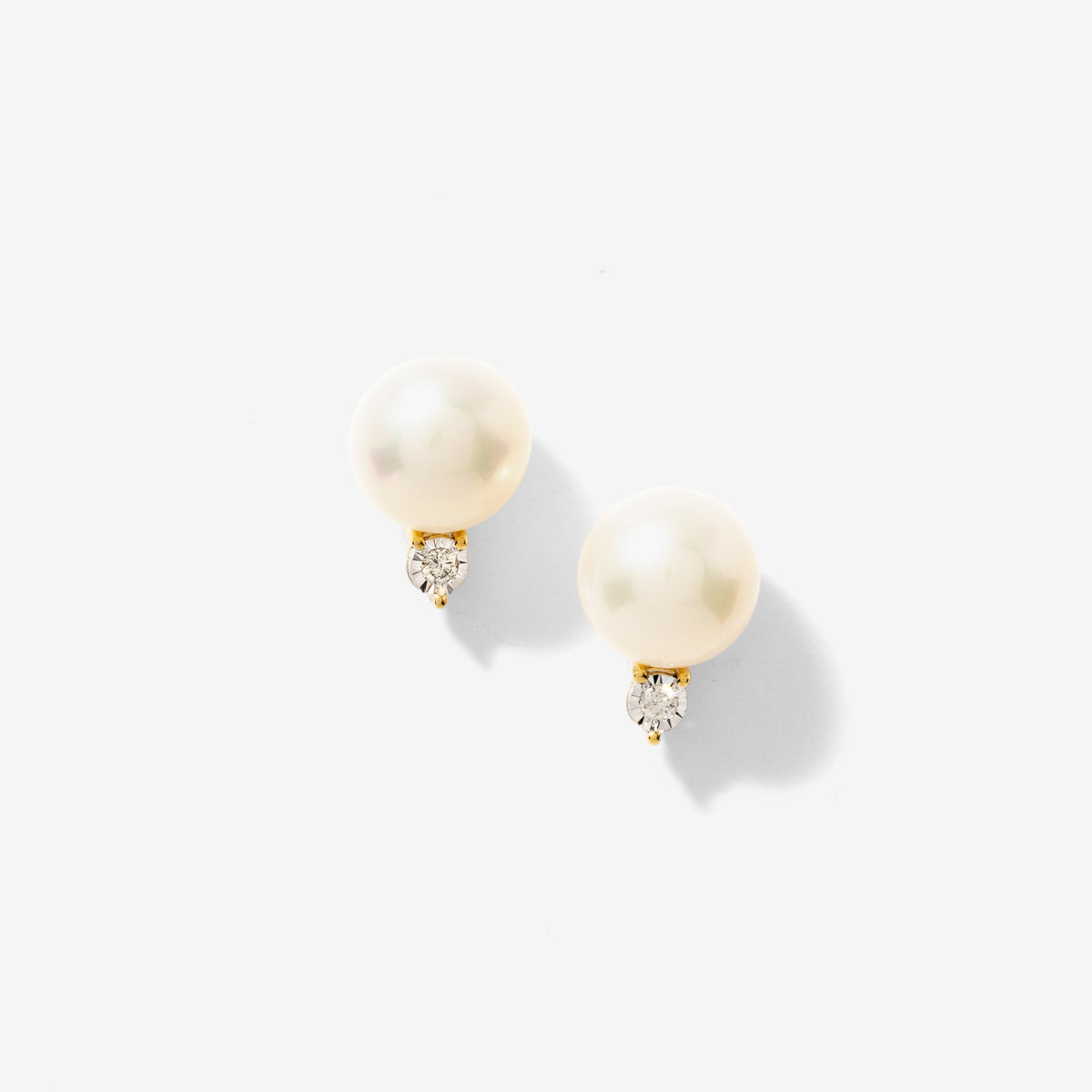 Pearl Stud Earrings in 10K Yellow Gold