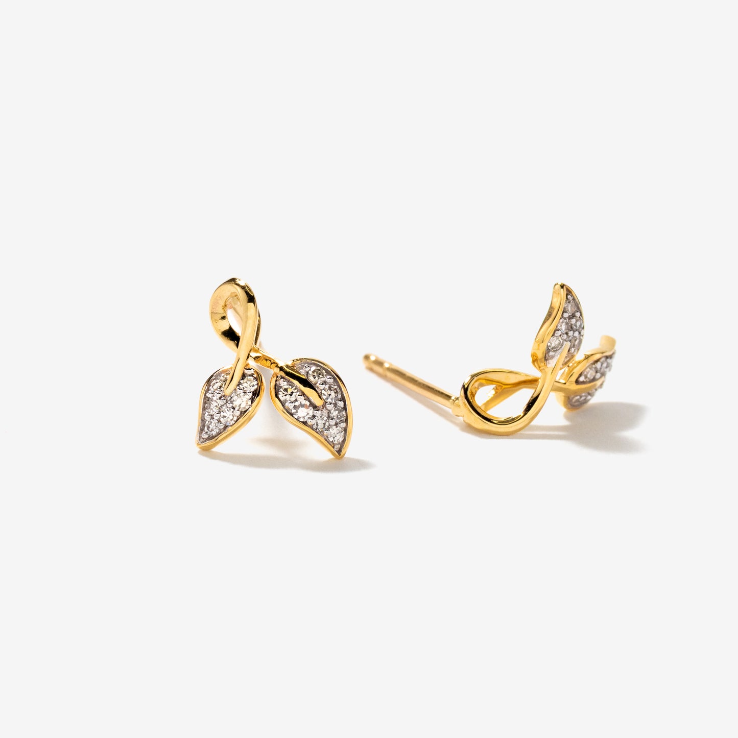 Diamond Leaf Stud Earrings in 10K Yellow Gold (0.12 ct tw)