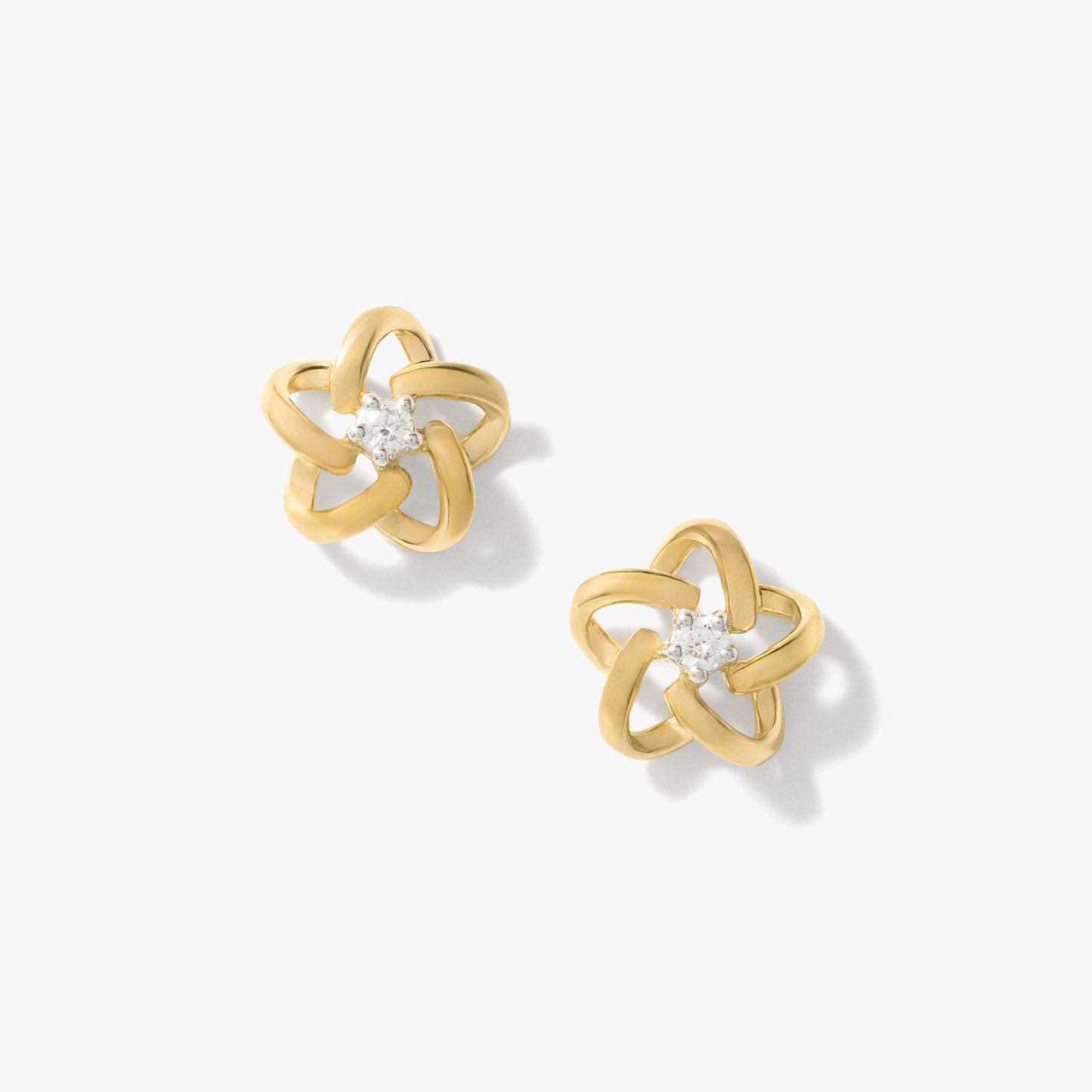 Diamond Star Stud Earrings in 10K Yellow Gold (0.05 ct tw)