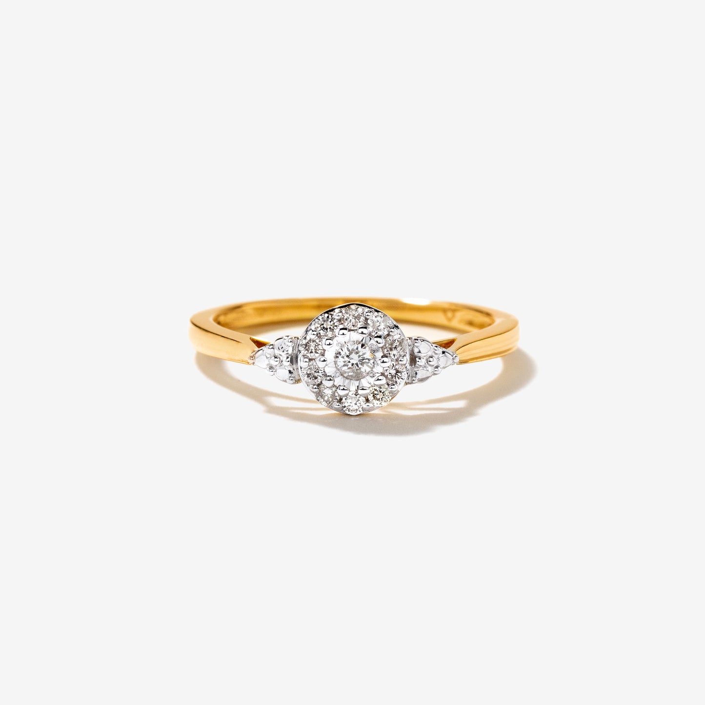 Diamond Cluster Ring in 10K Yellow Gold (0.14 ct tw)