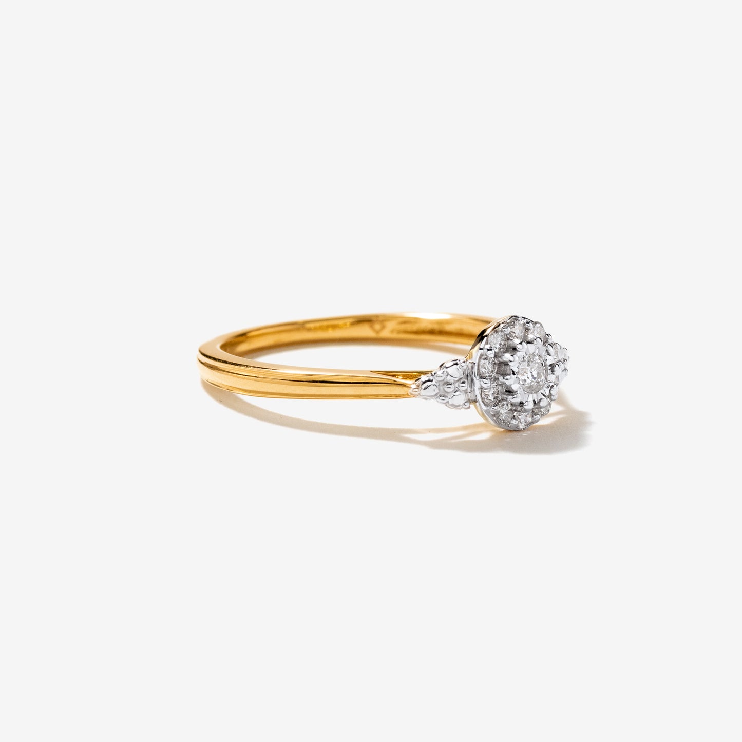 Diamond Cluster Ring in 10K Yellow Gold (0.14 ct tw)