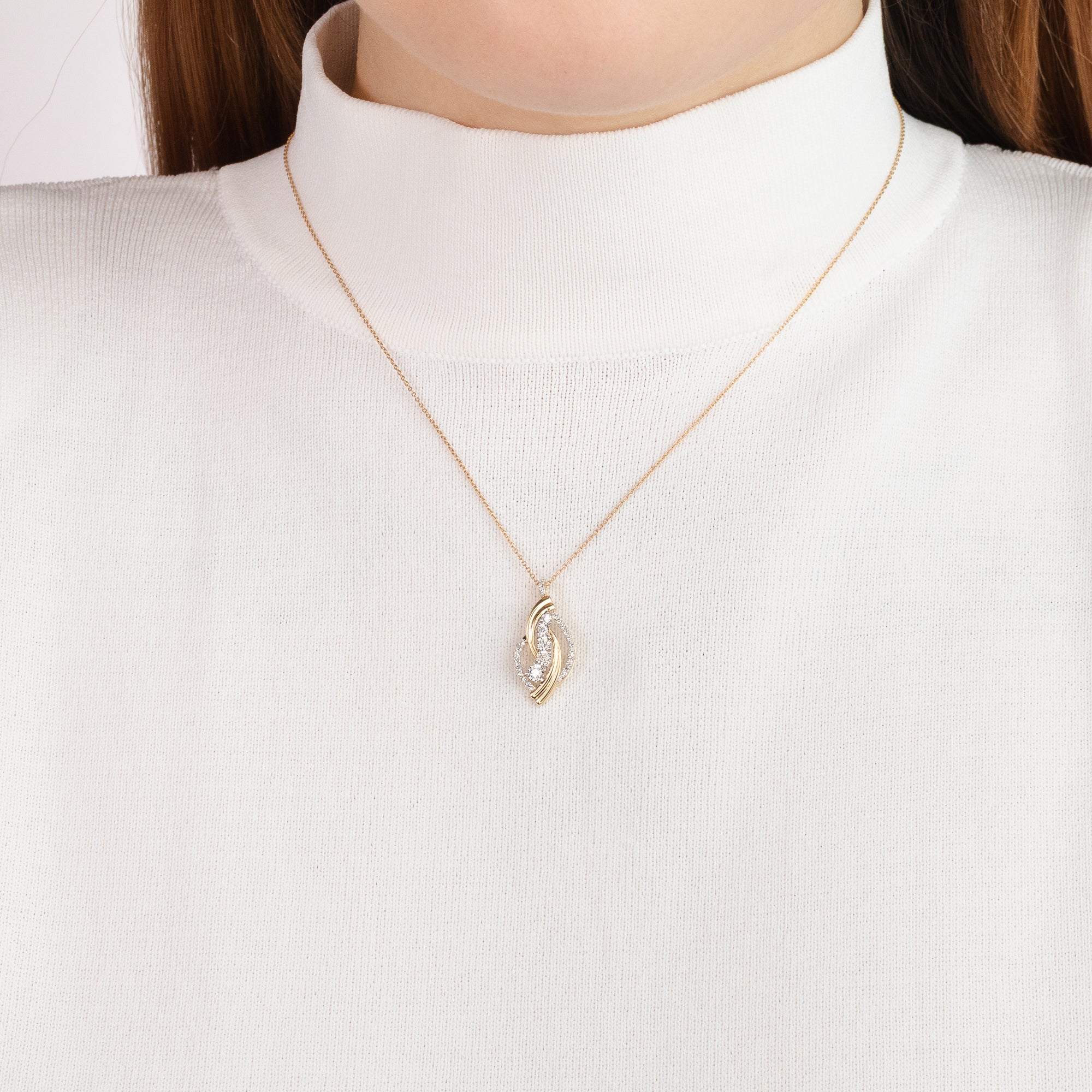 Diamond Cluster Necklace in 10K Yellow and White Gold (0.28 ct tw)