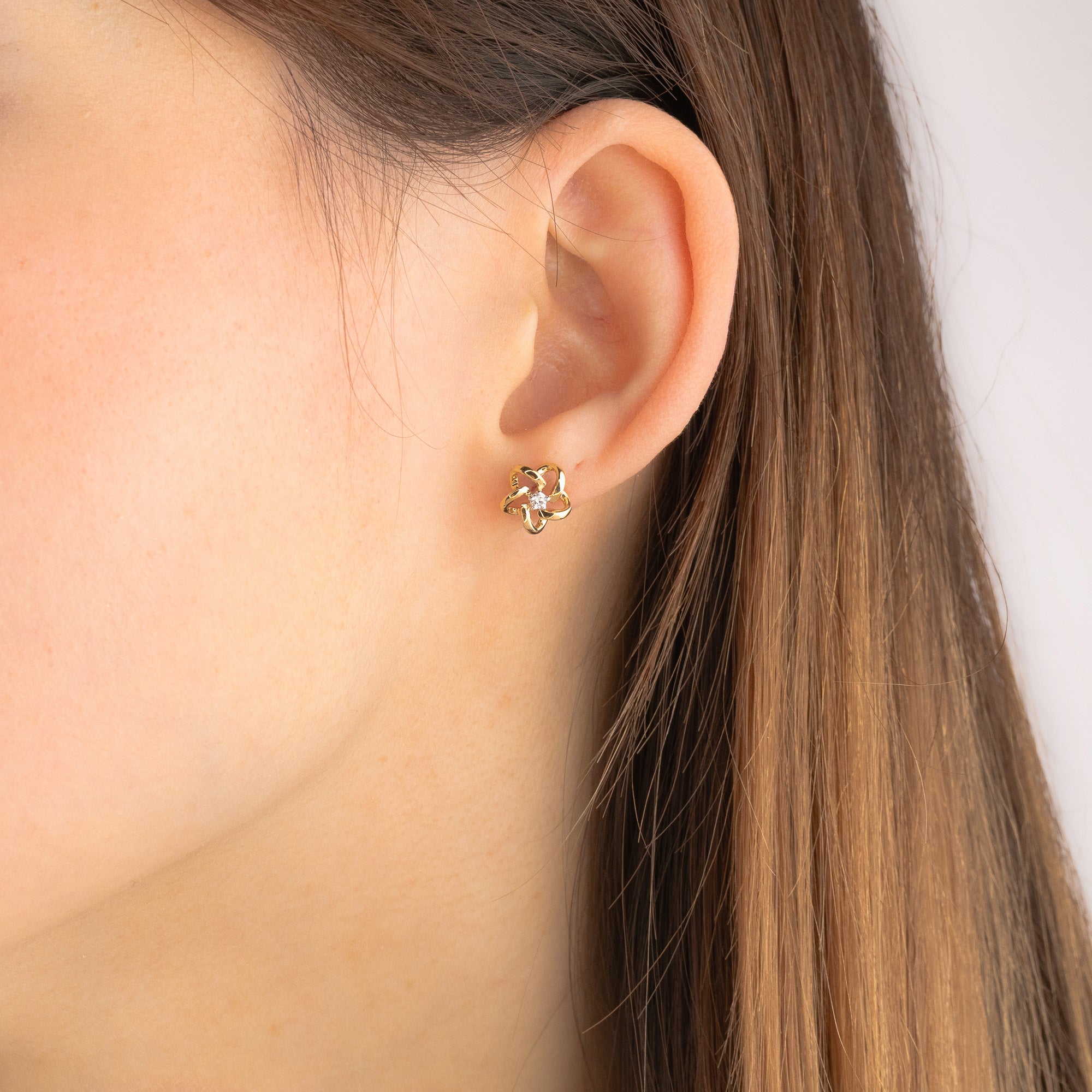 Diamond Star Stud Earrings in 10K Yellow Gold (0.05 ct tw)
