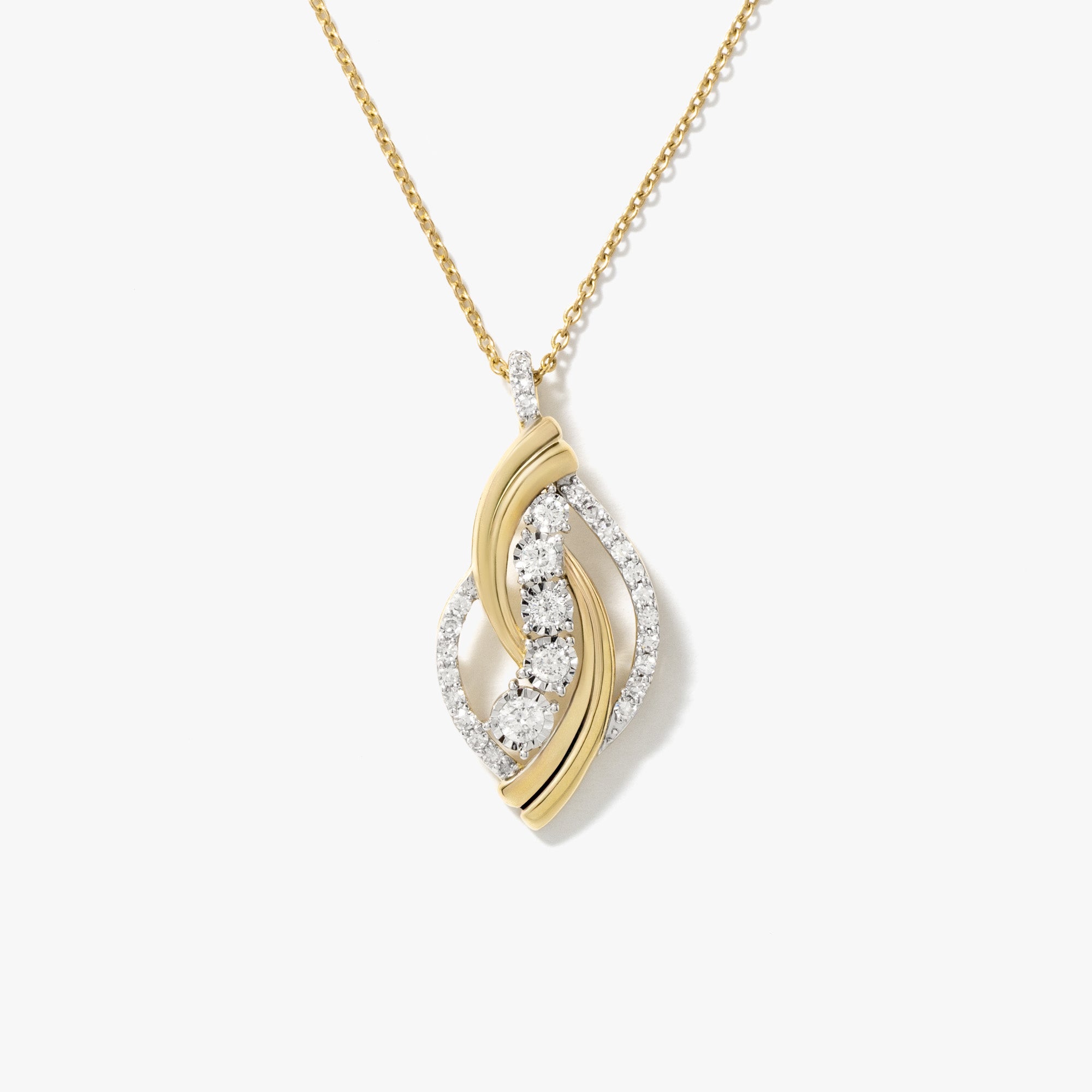Diamond Cluster Necklace in 10K Yellow and White Gold (0.28 ct tw)