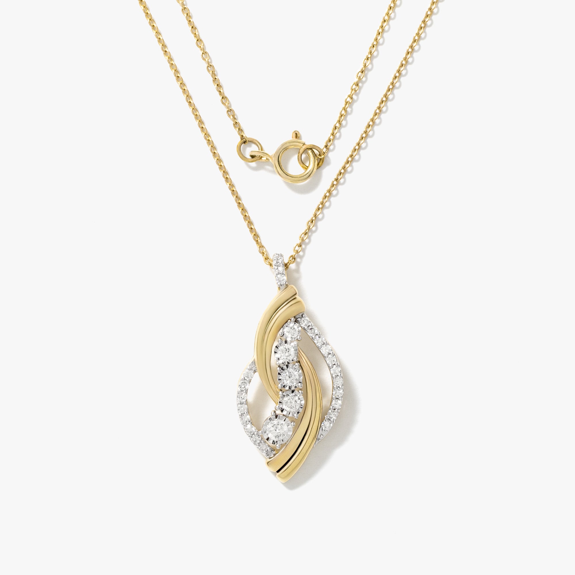 Diamond Cluster Necklace in 10K Yellow and White Gold (0.28 ct tw)