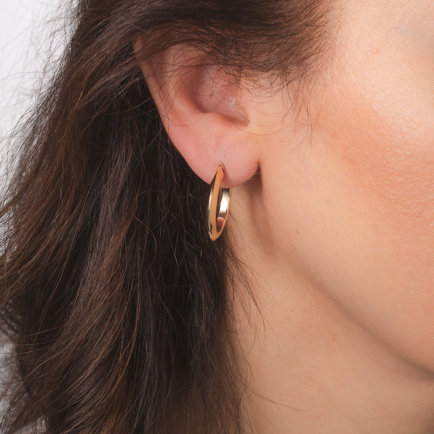 3x25mm Oval Knife Edge Hoop Earrings in 10K Yellow Gold