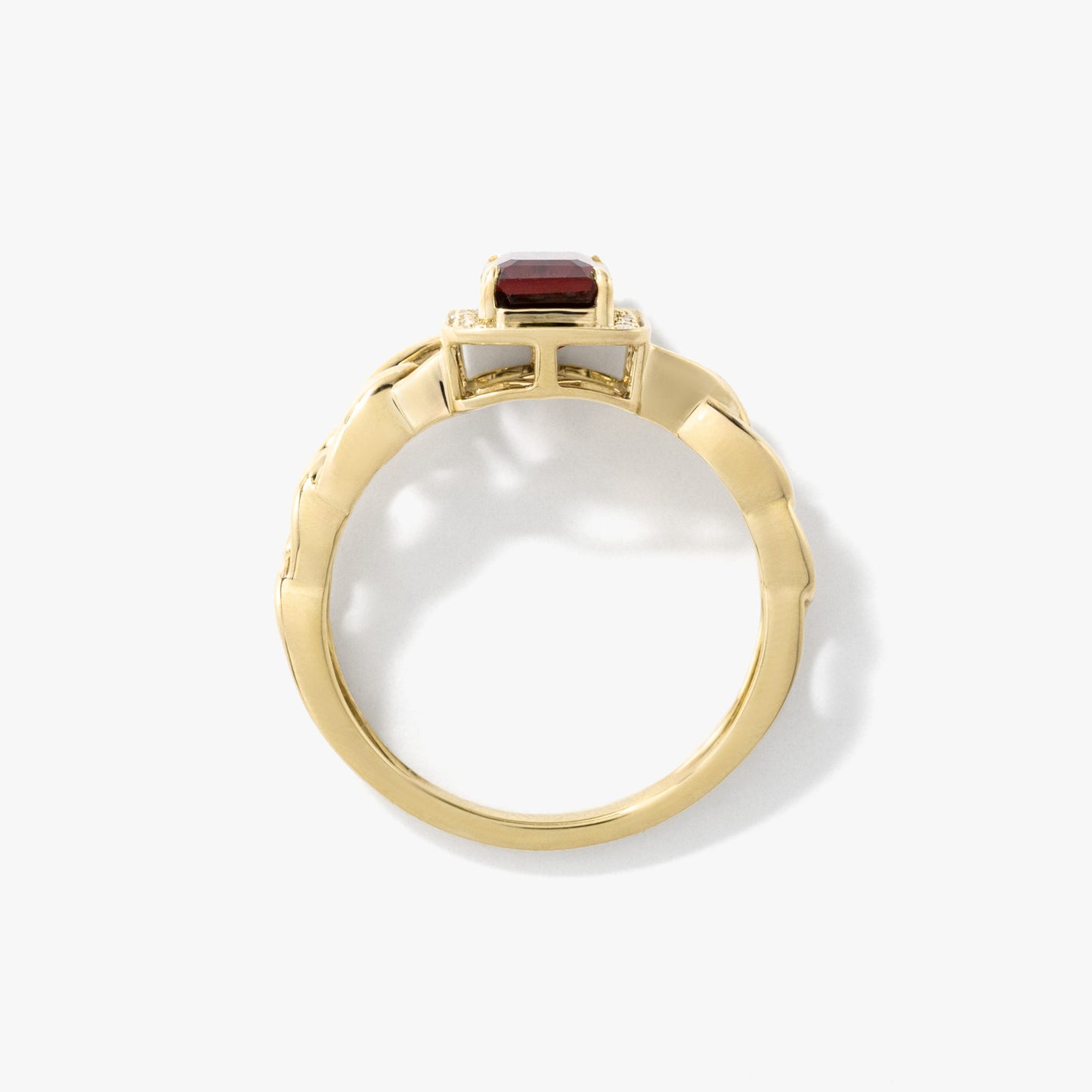 Garnet Chain Ring in 10K Yellow Gold
