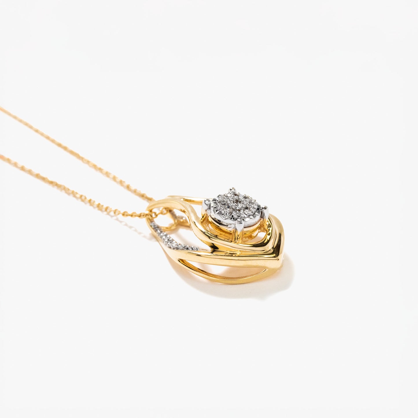 Diamond Cluster Necklace in 10K Yellow and White Gold (0.12 ct tw)