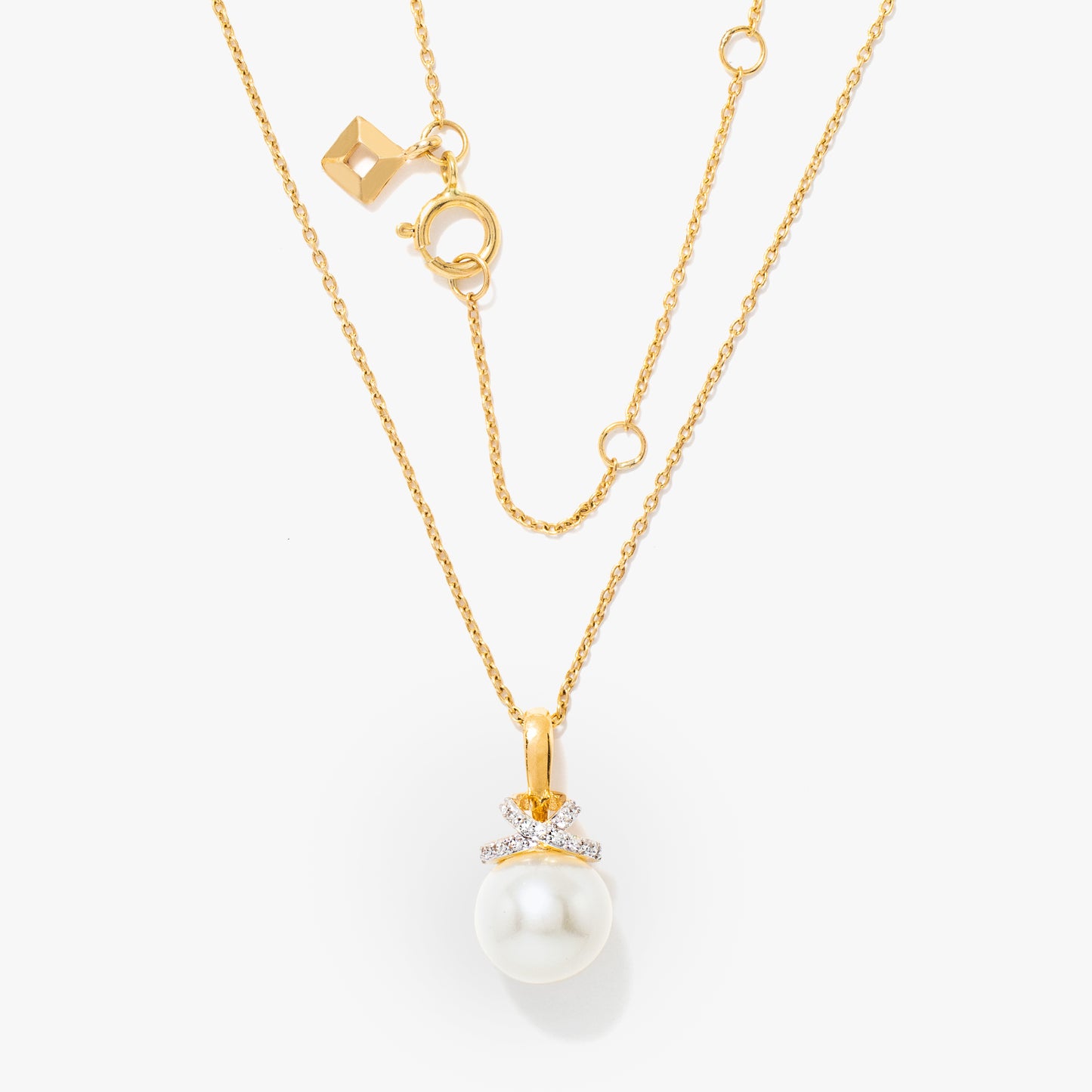 Pearl Necklace in 10K Yellow Gold