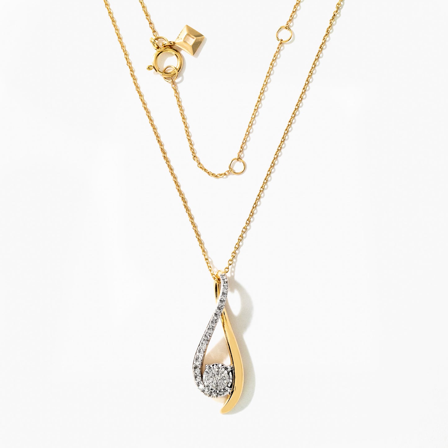 Diamond Cluster Necklace in 10K Yellow and White Gold (0.13 ct tw)