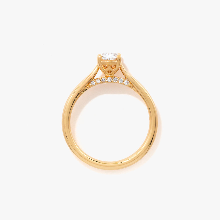 Lab Grown Oval Cut Diamond Engagement Ring in 14K Yellow Gold (0.82 ct tw)