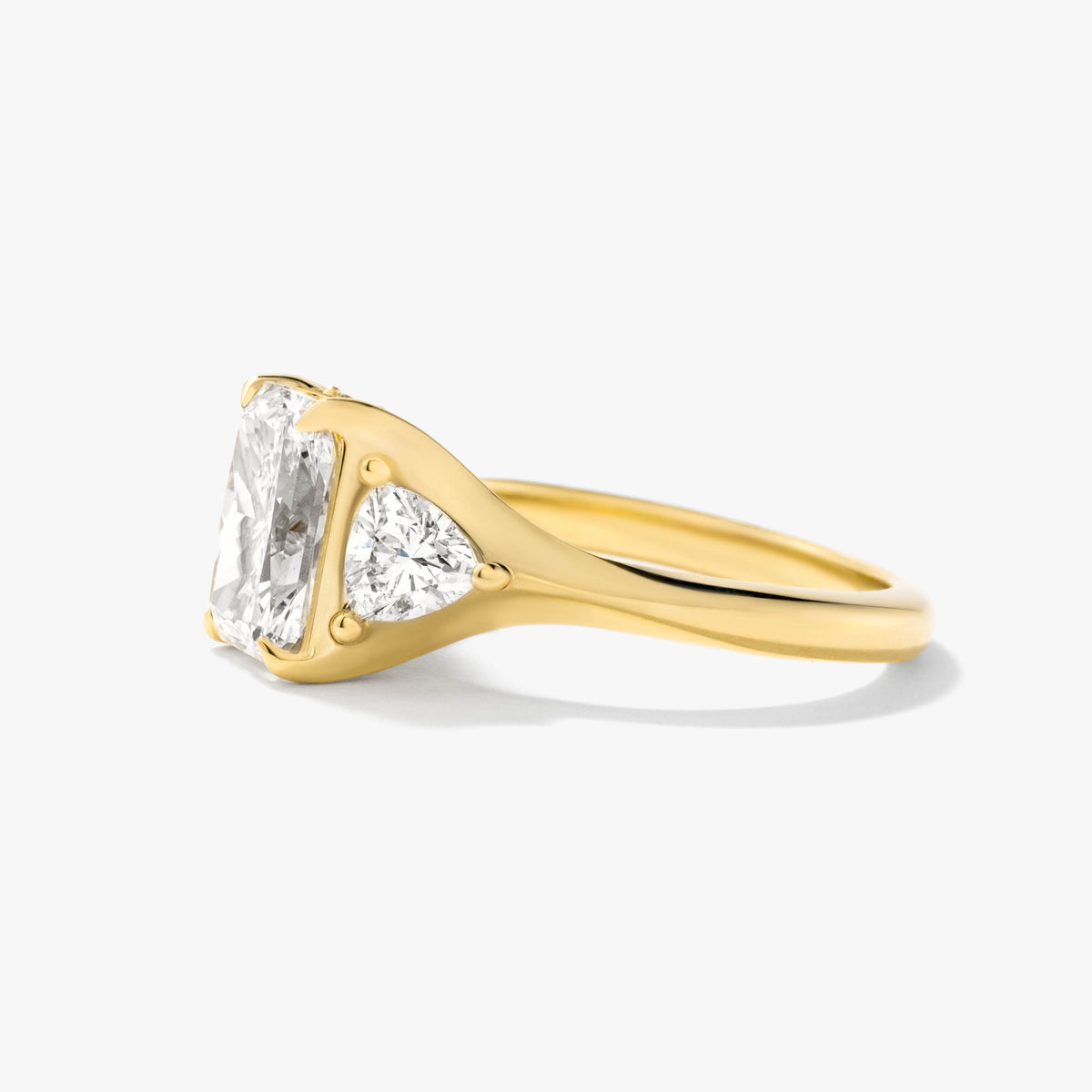 Radiant Cut Lab Grown Diamond Engagement Ring in 14K Yellow Gold (2.75 ct tw)