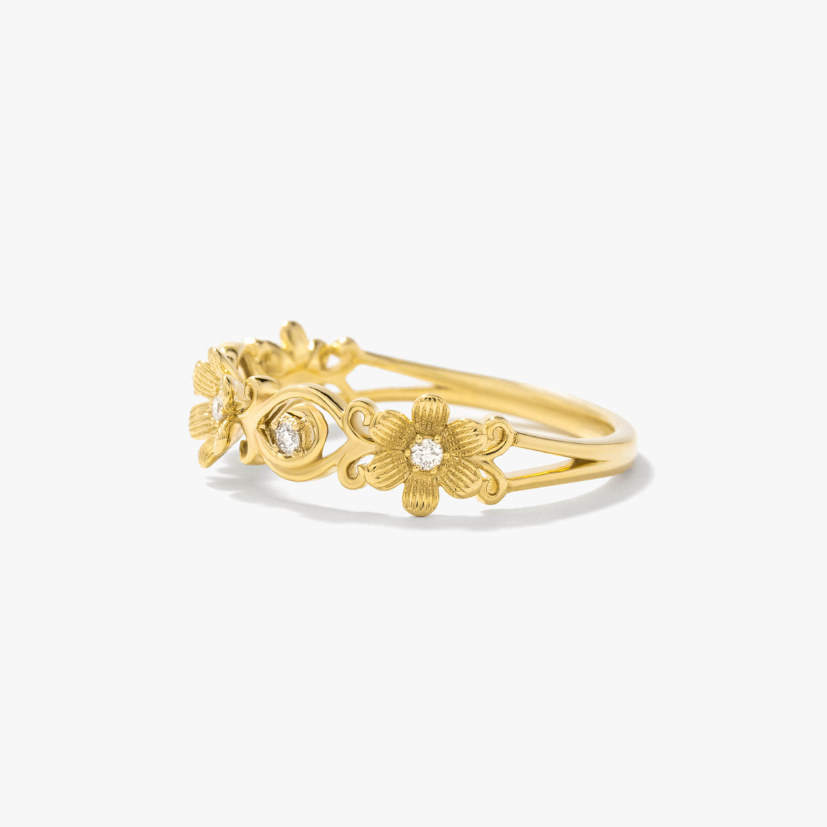 Diamond Flower Ring in 10K Yellow Gold (0.05 ct tw)