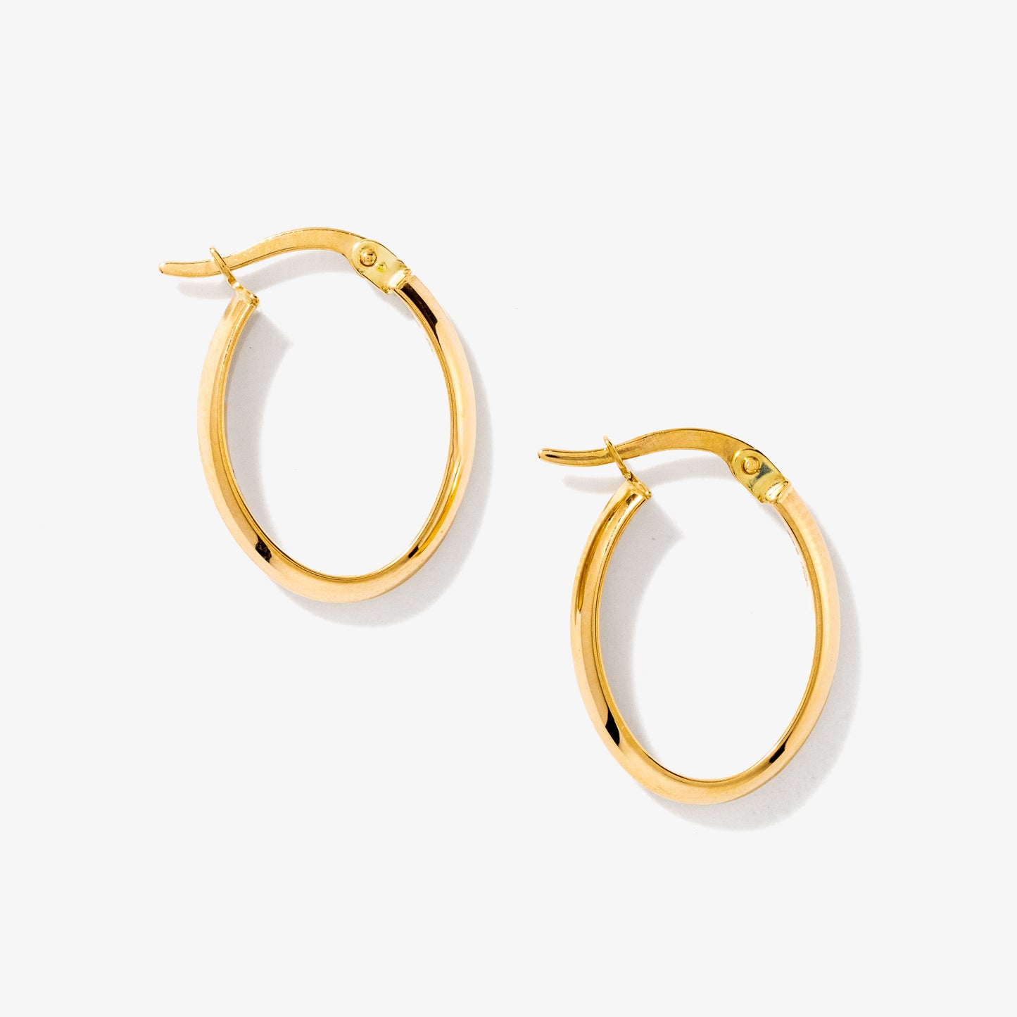14K Yellow Gold Oval Hoop Earrings