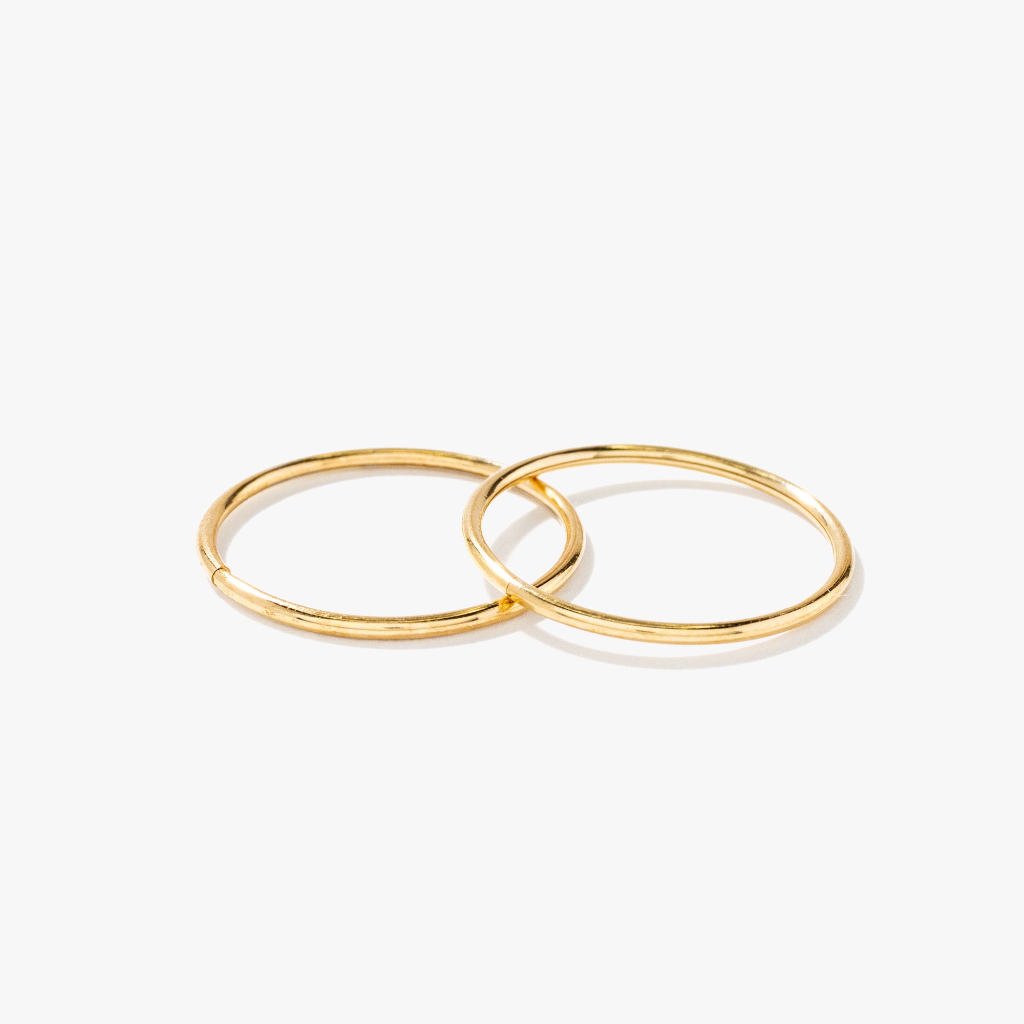 1.1x18mm Sleeper in 10K Yellow Gold