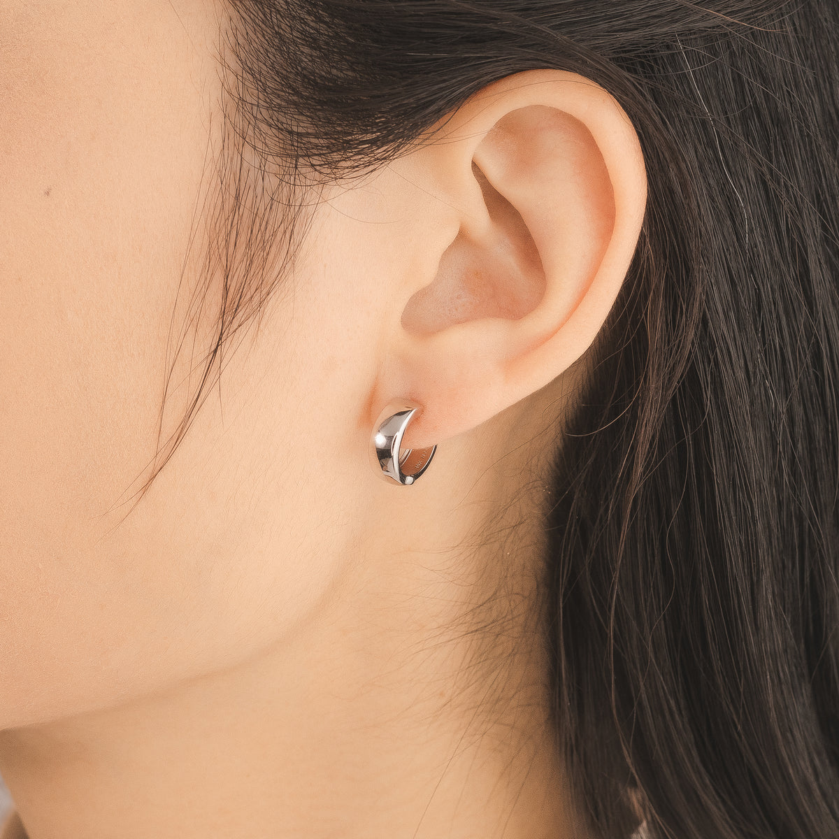 Huggie Hoop Earrings in 10K White Gold