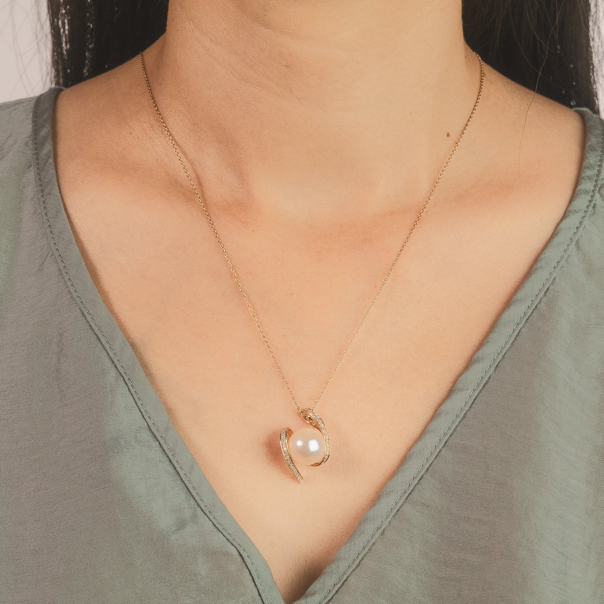 Pearl Necklace in 10K Yellow Gold