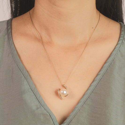Pearl Necklace in 10K Yellow Gold