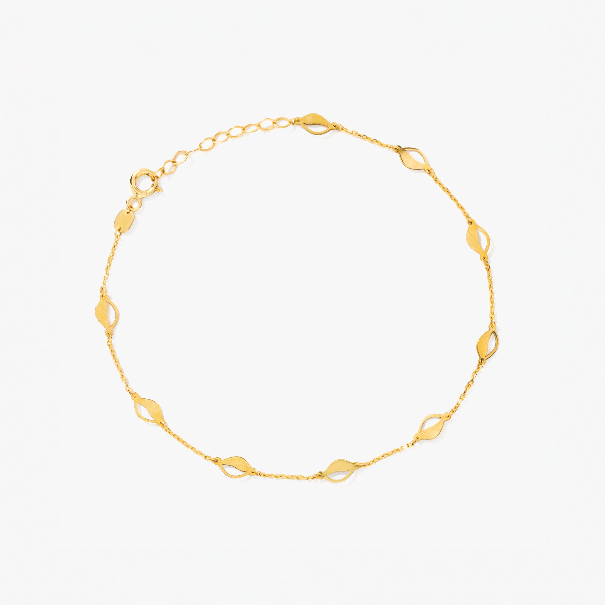 Sea Shell Bracelet in 10K Yellow Gold