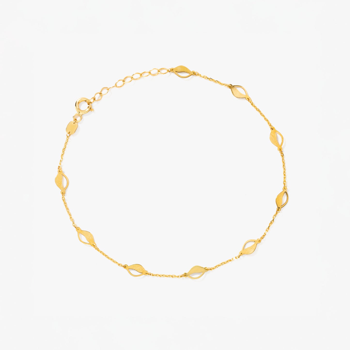 Sea Shell Bracelet in 10K Yellow Gold