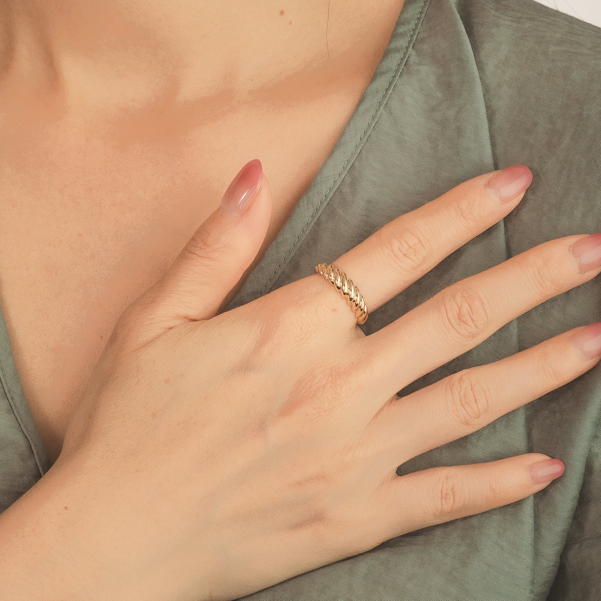 Hollow Baguette Ring in 10K Yellow Gold