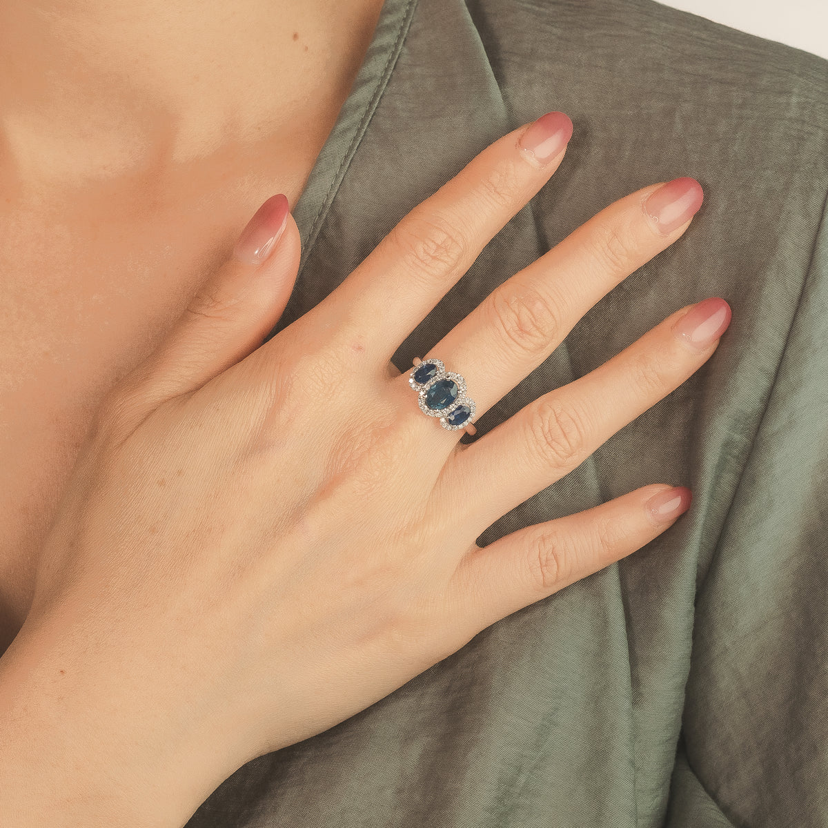 Sapphire Ring in 10K White Gold