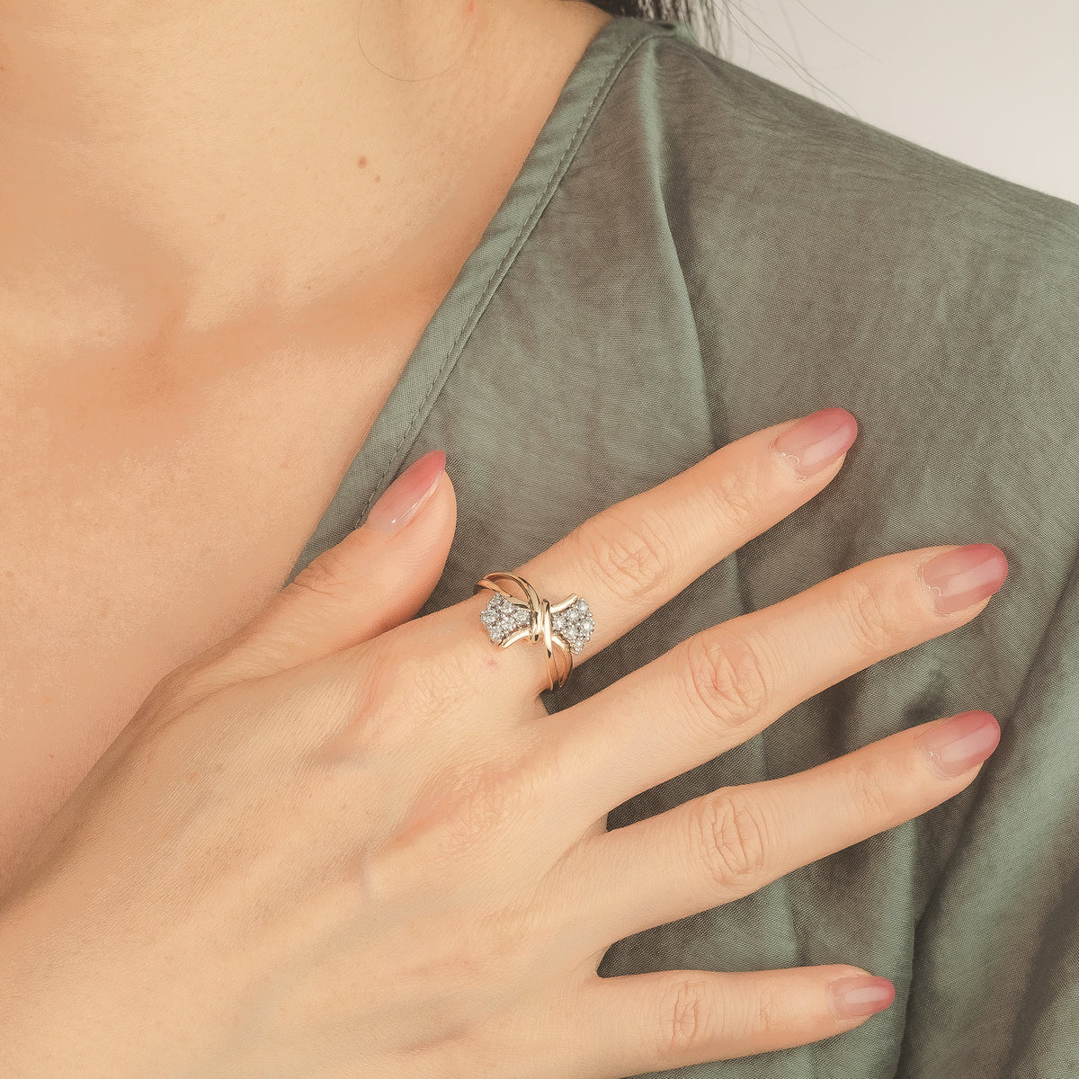 Diamond Cluster Ring in 10K Yellow and White Gold (0.20 ct tw)