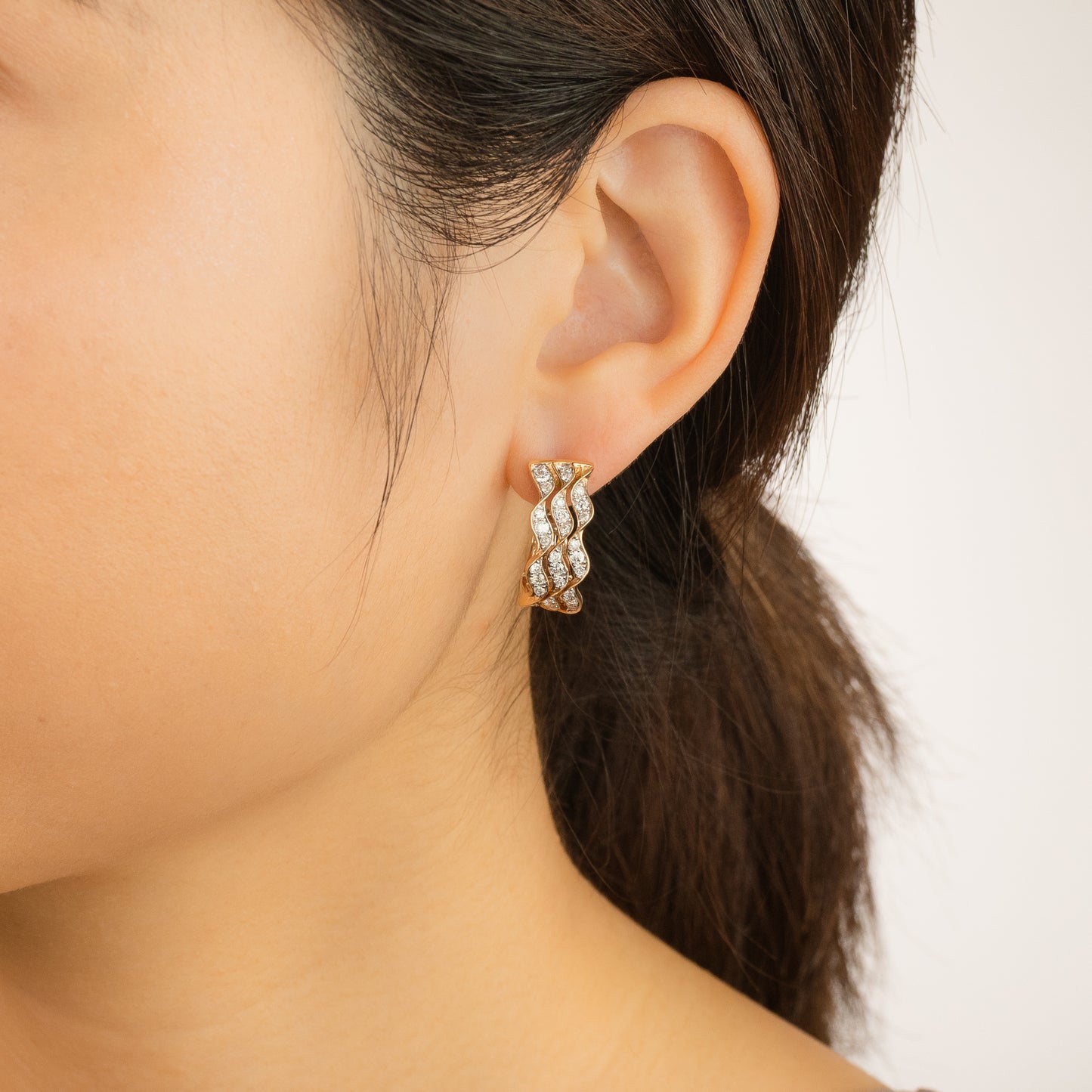 Diamond Wavy Hook Earrings in 10K Yellow Gold (1.00 ct tw)