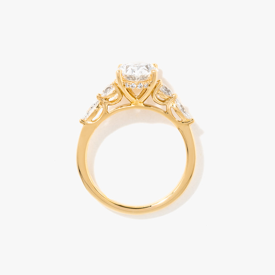 Lab Grown Oval Cut Diamond Engagement Ring in 14K Yellow Gold (2.75 ct tw)