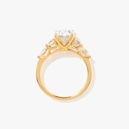 Lab Grown Oval Cut Diamond Engagement Ring in 14K Yellow Gold (2.75 ct tw)